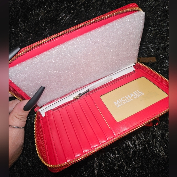 Michael Kors LG Flat leather crimson phone case/ sm clutch - Picture 4 of 5